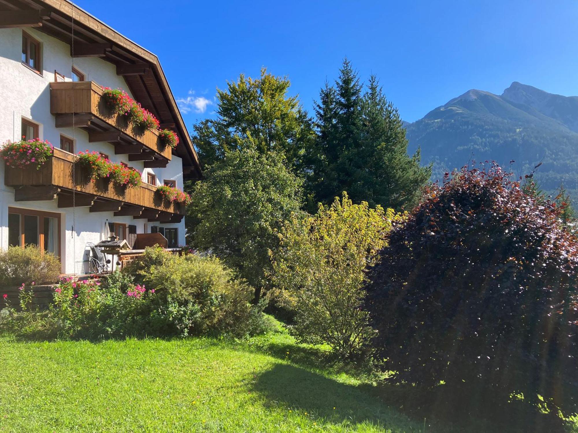 Landhaus Frenes Apartments Seefeld in Tirol Bagian luar foto