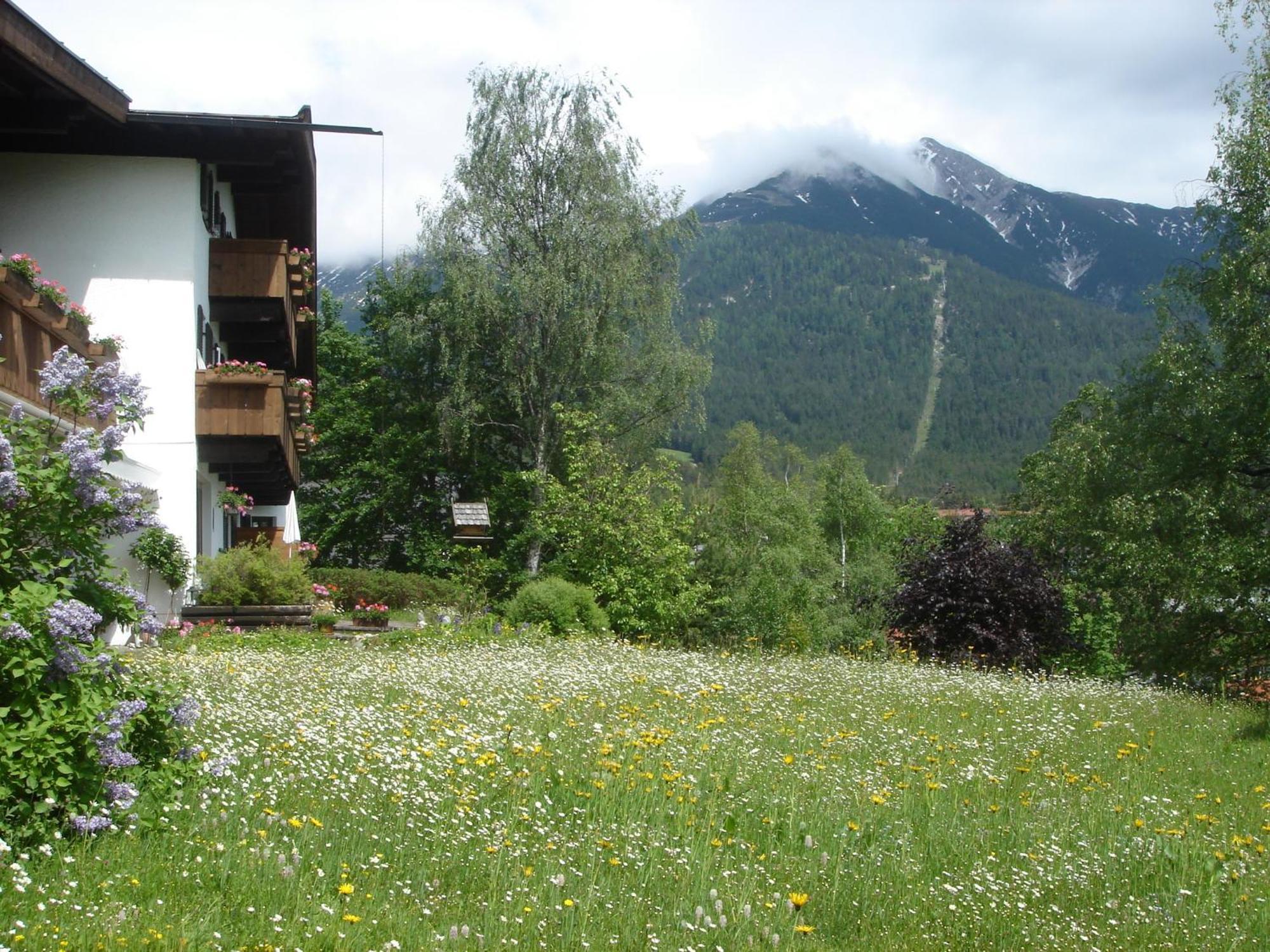Landhaus Frenes Apartments Seefeld in Tirol Bagian luar foto