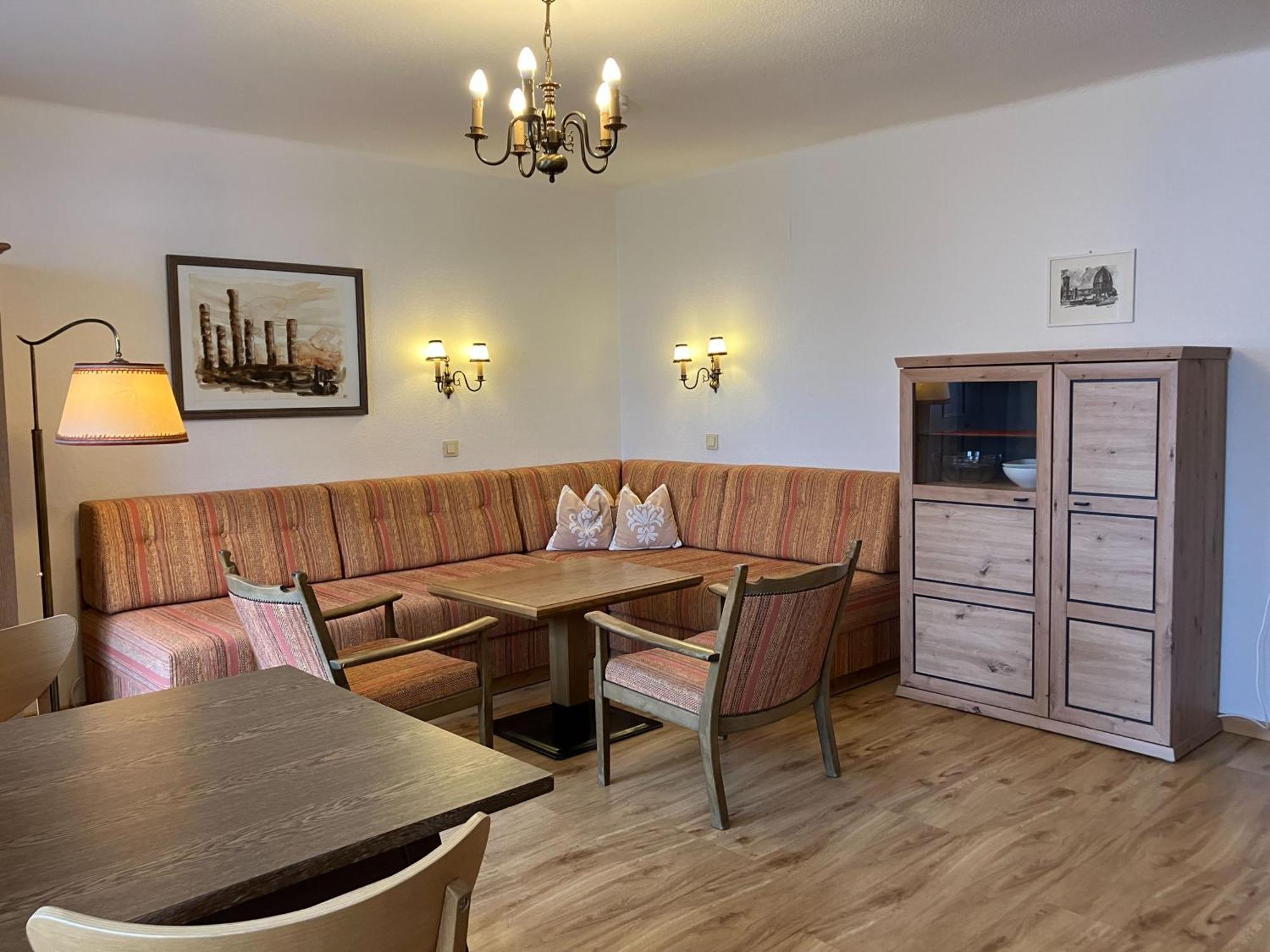 Landhaus Frenes Apartments Seefeld in Tirol Bagian luar foto